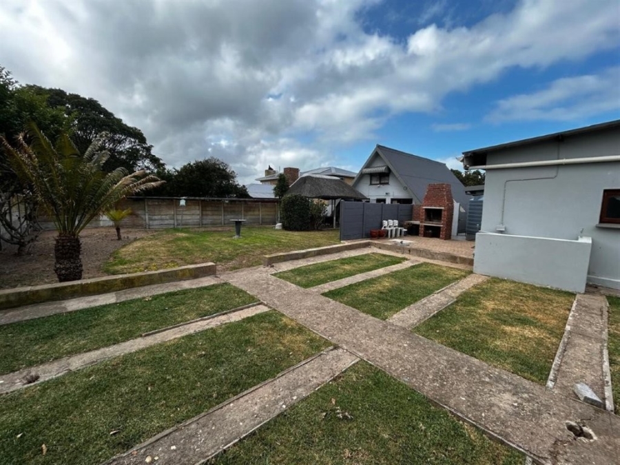 5 Bedroom Property for Sale in Stilbaai Wes Western Cape